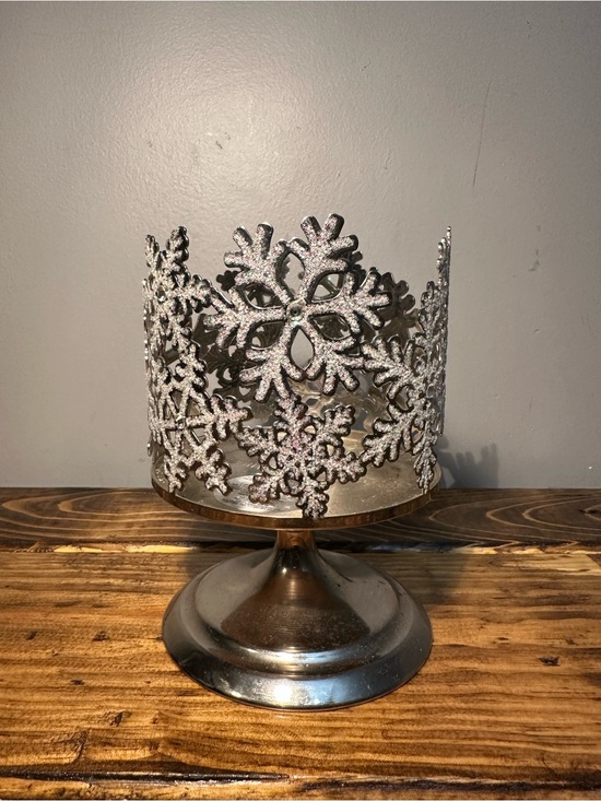 Bath & Body Works Other - Bath & Body Works Silver Snowflake Pedestal 3-Wick Candle Holder 6" Tall